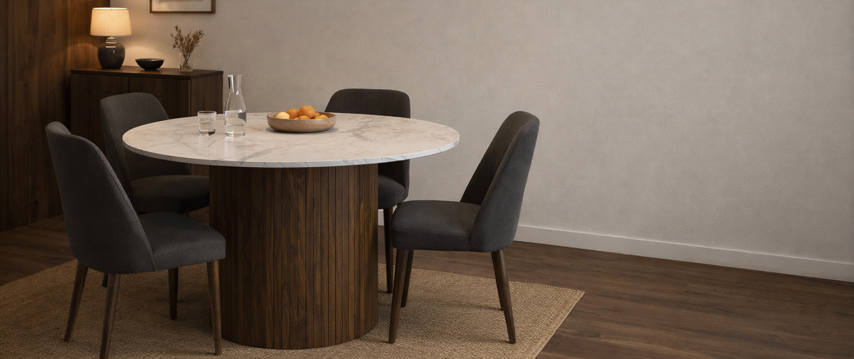 Runder Esstisch JULIETTE 6 Personen Zentralfuß mit Latteneffekt Nussbaum und Tischplatte mit weißem Marmoreffekt ALASKA 110 cm